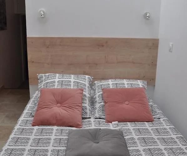 Appartement Avec Terrasse Privative Et Piscine Grillon