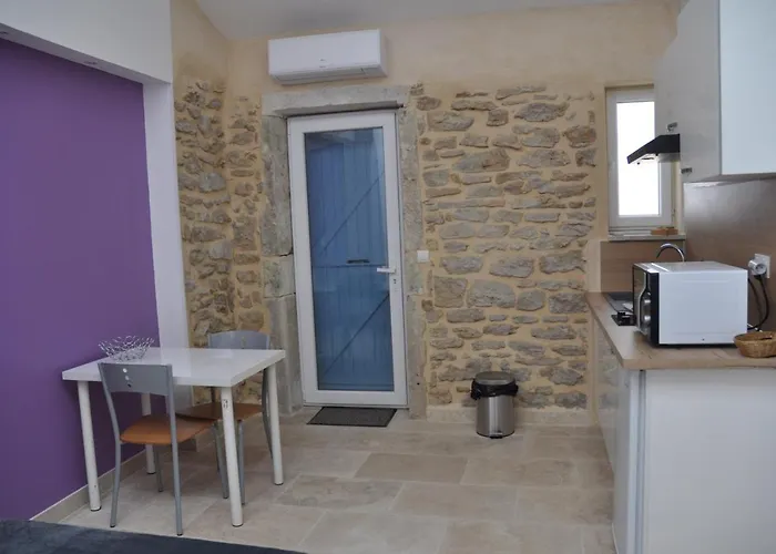 Avec Terrasse Privative Et Piscine Appartement Grillon
