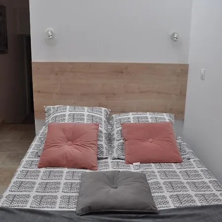 Διαμέρισμα Avec Terrasse Privative Et Piscine Grillon