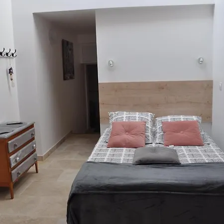 Διαμέρισμα Avec Terrasse Privative Et Piscine *