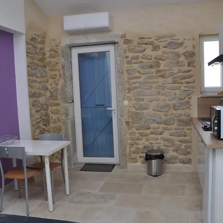 Avec Terrasse Privative Et Piscine Apartament Grillon
