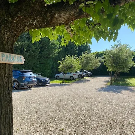 Avec Terrasse Privative Et Piscine Grillon