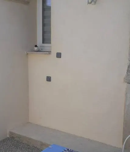 Avec Terrasse Privative Et Piscine